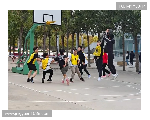 篮球点燃青春激情展现团队力量谱写赛场拼搏辉煌篇章