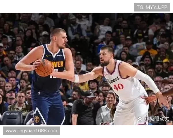 爵士与掘金激战正酣 双方鏖战至最后一刻精彩纷呈 爵士与掘金激战正酣 双方鏖战至最后一刻精彩纷呈