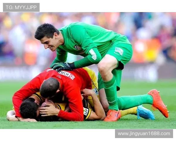 蒂博·库尔图瓦：从天才门将到世界足坛巨星的成长历程