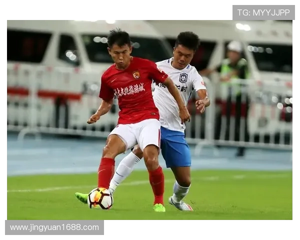 中甲赛场贵州队迎战天津泰达球队争夺关键三分激战即将上演